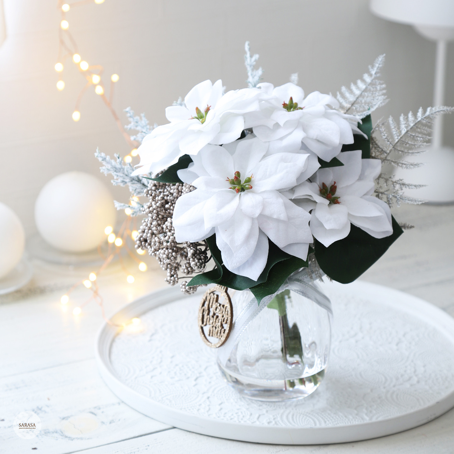 (マジカルウォーターアレンジ)ホワイトポインセチアとアスパラガスファーン