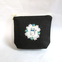 花咲く窓辺の猫ポーチ ブラックＣ 1枚目の画像