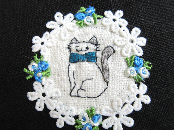 花咲く窓辺の猫ポーチ ブラックＣ 3枚目の画像