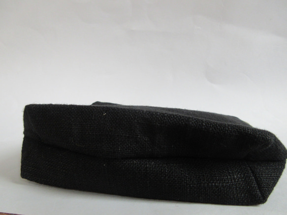 花咲く窓辺の猫ポーチ ブラックＣ 5枚目の画像