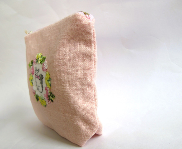 花咲く窓辺の猫ポーチ さくら色Ａ 4枚目の画像