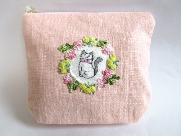 花咲く窓辺の猫ポーチ さくら色Ａ 2枚目の画像