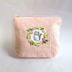 花咲く窓辺の猫ポーチ さくら色Ａ 1枚目の画像