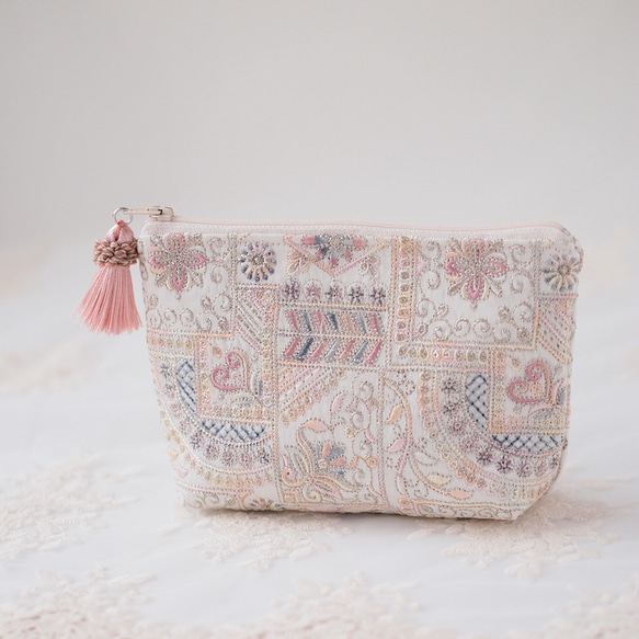 インド刺繍生地 ポーチ・ フラワーベージュ系（PK/GY）・ インド刺繍ファブリック 2枚目の画像