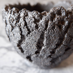 3.5号黒金彩裂紋鉢323　塊根植物　多肉植物　アガベ　盆栽　植木鉢　作家鉢　鉢皿　沖縄 2枚目の画像