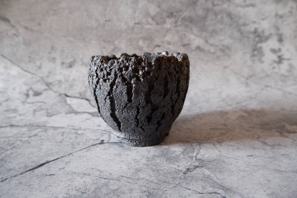 3.5号黒金彩裂紋鉢323　塊根植物　多肉植物　アガベ　盆栽　植木鉢　作家鉢　鉢皿　沖縄 3枚目の画像