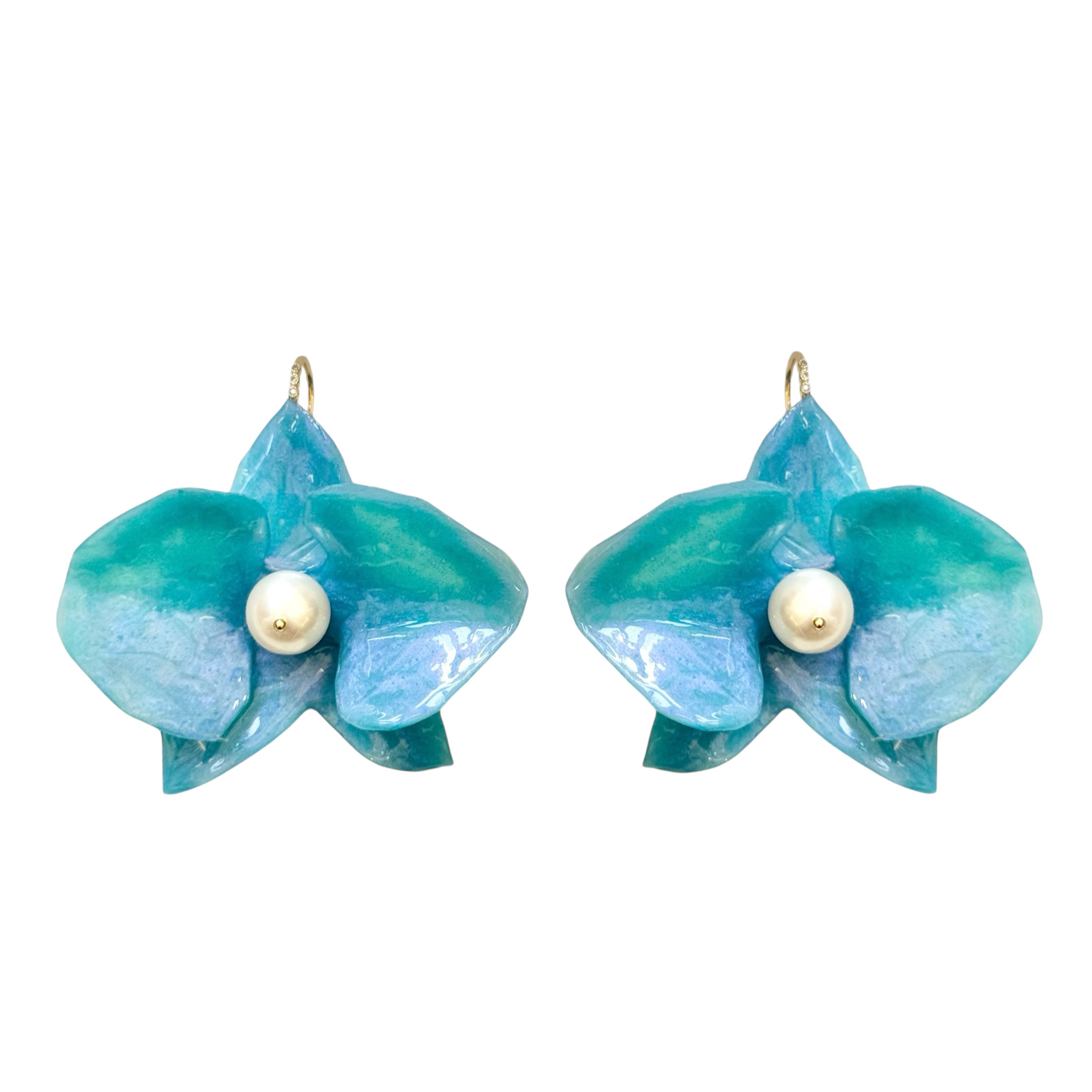 光をまとう 胡蝶蘭 ピアス 超軽量 アップサイクルアクセサリー イヤリング ミルキーオパール　水色