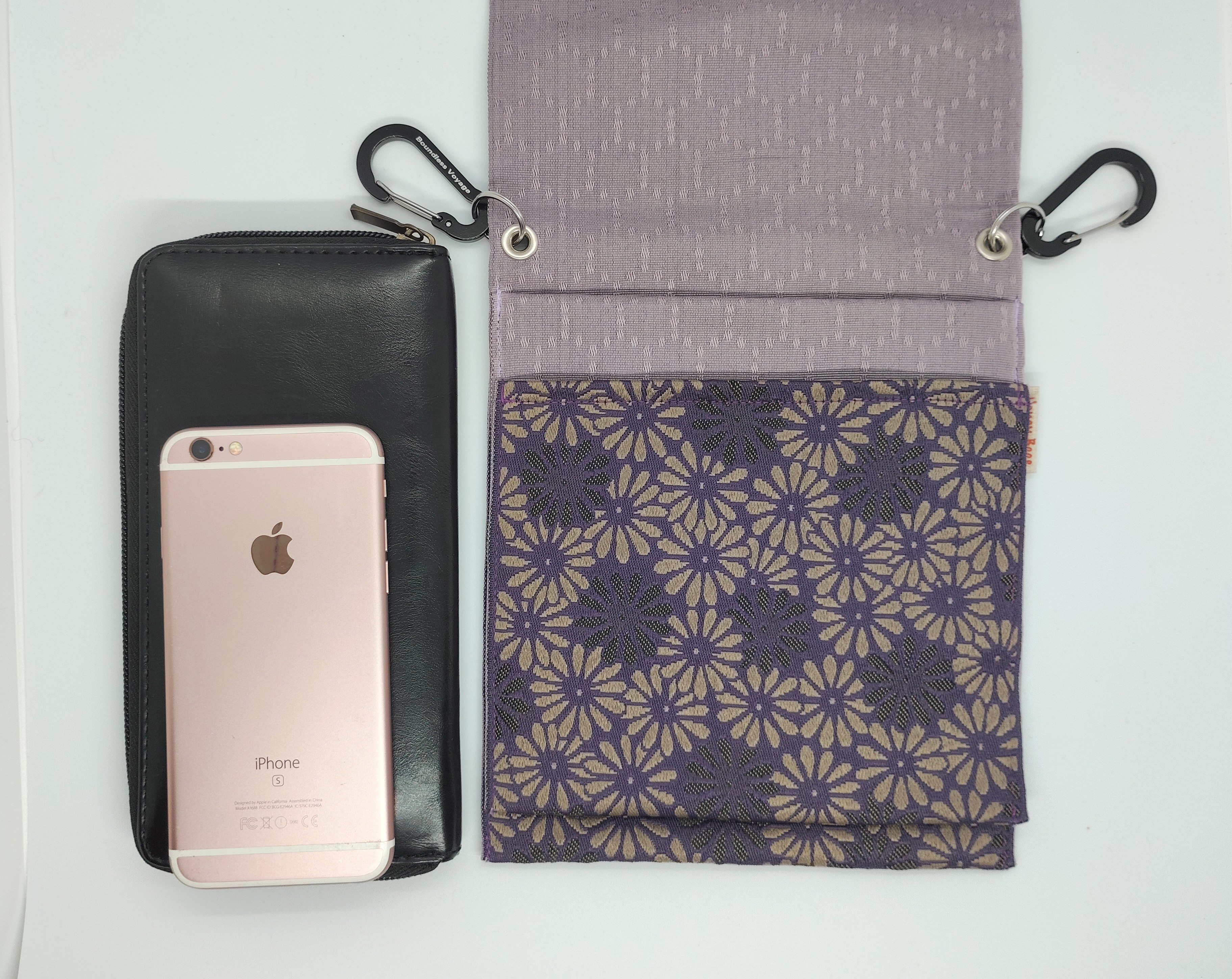 手ぶらでお出かけ！新品の帯地で作ったヒップバッグ「おともし帯（たい）」藤色菊紋　サコッシュ　ポシェット　御朱印帳入れにも