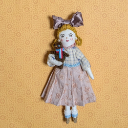 ハートのほっぺ、苺のワンピースの女の子＊ドールチャーム＊バッグ