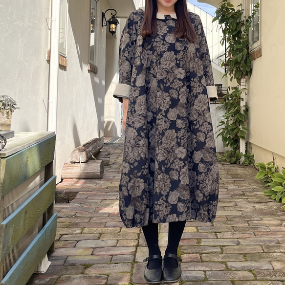 花柄コーデュロイの袖あらまワンピ（襟つき） 2枚目の画像