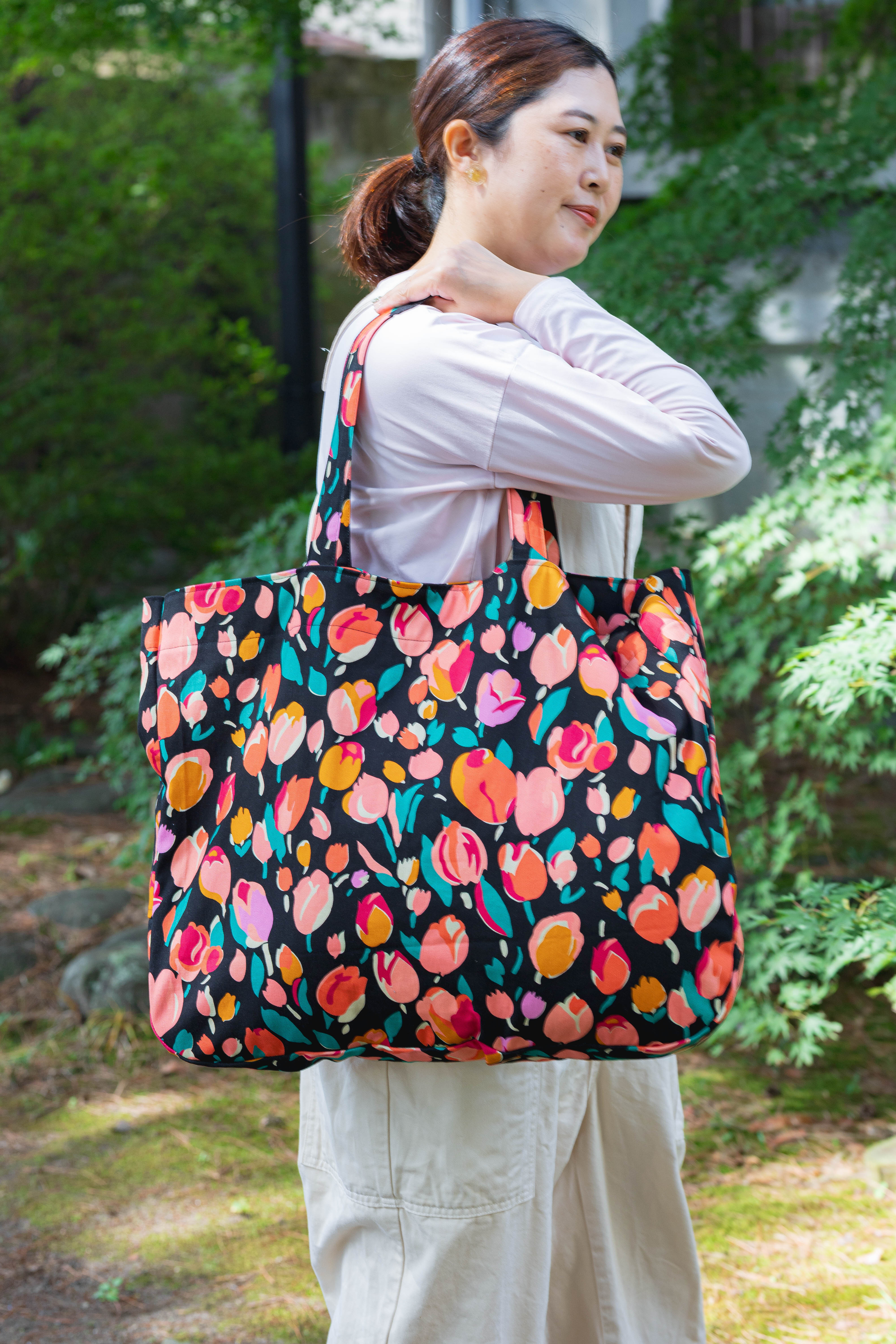大容量　おでかけBIGバッグ　＜リバティプリント＞チューリップブーケ