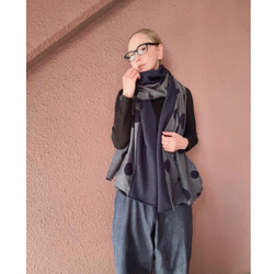 超輕盈❤️兩種顏色可選❤️柔軟羊毛❤️大號披肩❤️蓬鬆輕盈的厚實面料❤️隨機圓點❤️時尚配色 第3張的照片