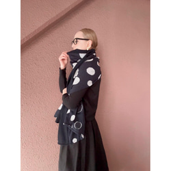 超輕盈❤️兩種顏色可選❤️柔軟羊毛❤️大號披肩❤️蓬鬆輕盈的厚實面料❤️隨機圓點❤️時尚配色 第11張的照片