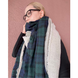 超輕盈❤️兩種顏色可選❤️柔軟羊毛❤️大號披肩❤️蓬鬆輕盈的厚實面料❤️隨機圓點❤️時尚配色 第18張的照片