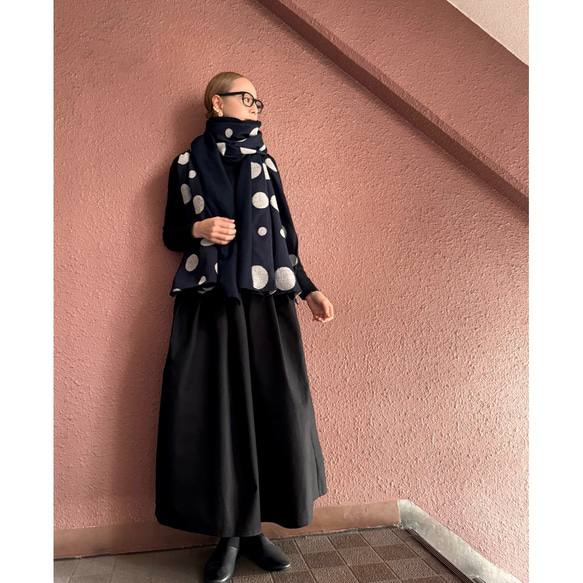 超輕盈❤️兩種顏色可選❤️柔軟羊毛❤️大號披肩❤️蓬鬆輕盈的厚實面料❤️隨機圓點❤️時尚配色 第15張的照片