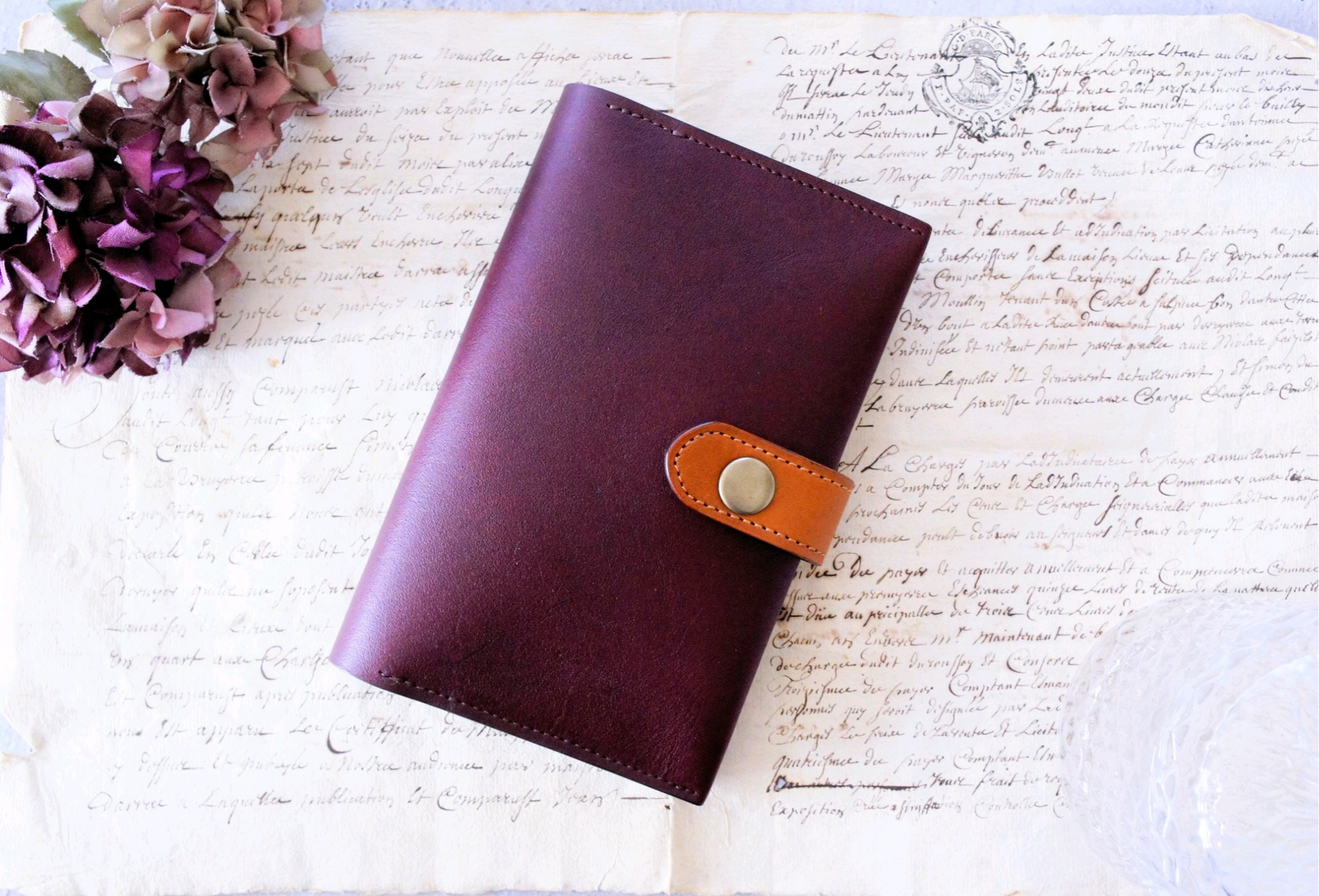 ＊喜ばれるギフト＊上品に持ち歩く、大人カラーの帳カバー◆パープル×キャメル◆敬老・還暦◆本革◆刻印・ラッピング・送料無料