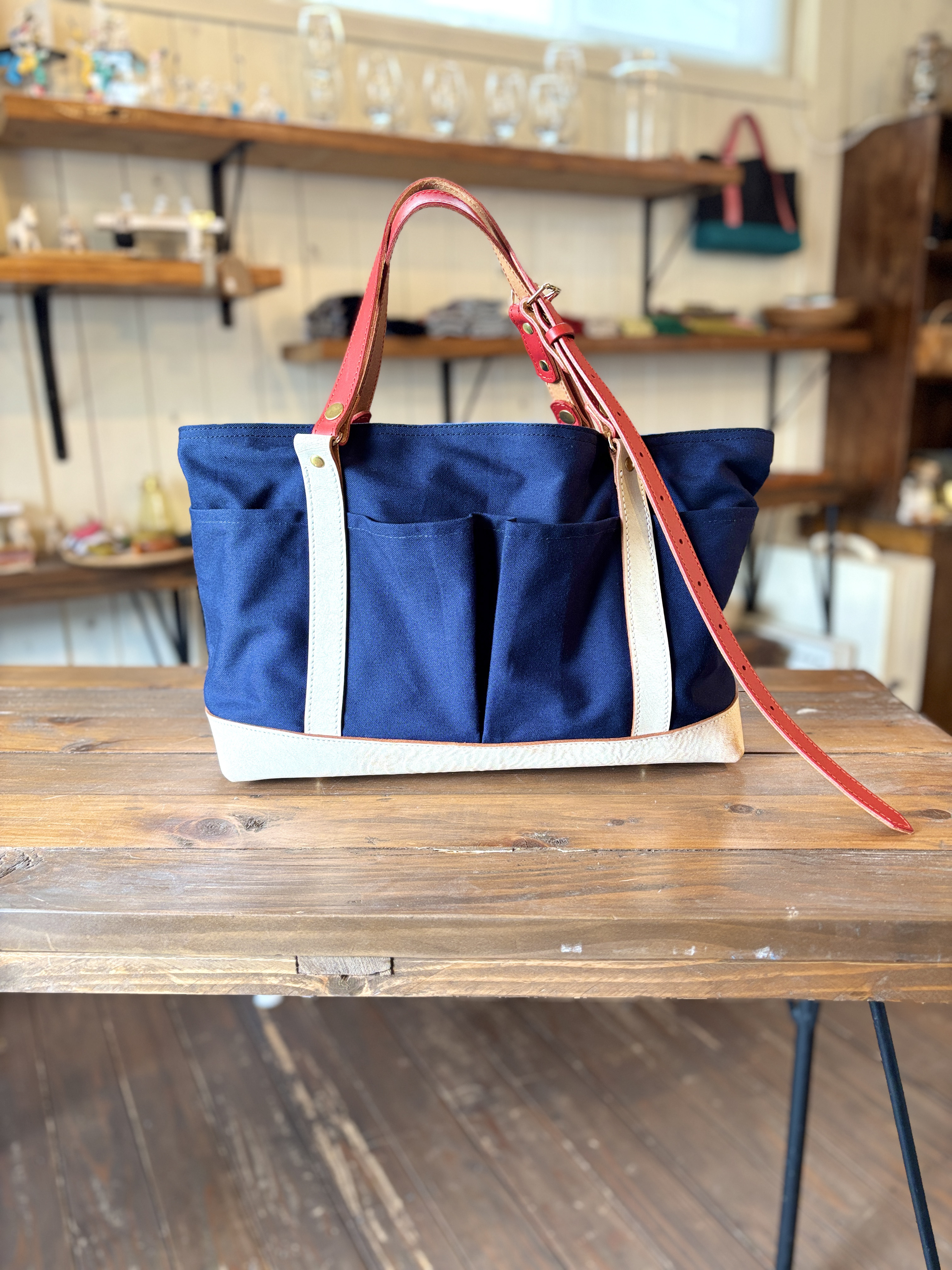 薄手帆布×本革のトートバッグ　トリコロールカラー｜上品＆カジュアルに