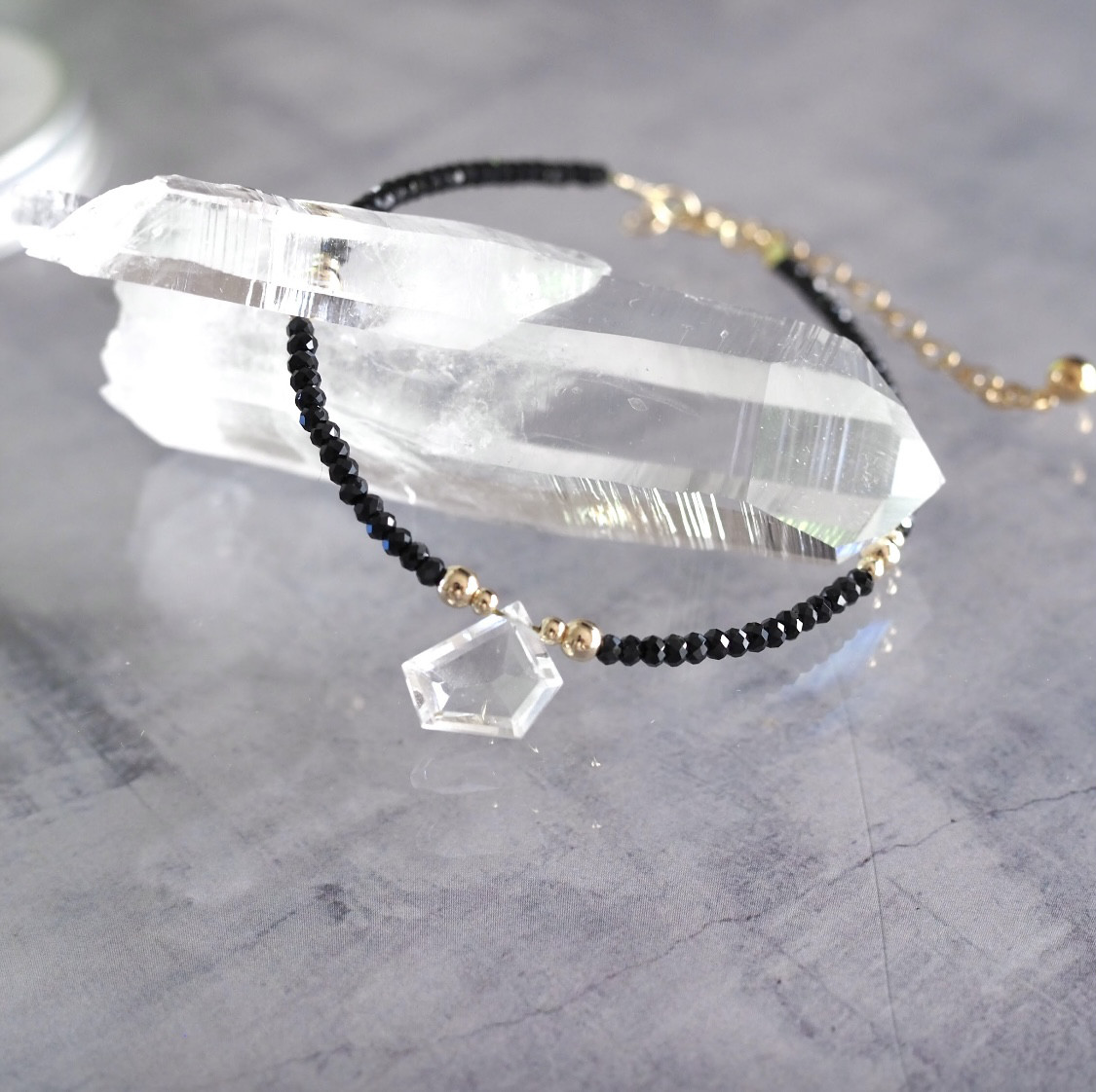 《期間限定20%off》God bless U: ブラジル産水晶+ブラックスピネルのブレスレット(14kgf)一点もの