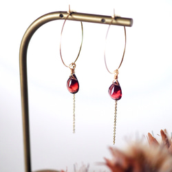 深紅に輝く 天然石ガーネット × サージカルステンレス フープピアス