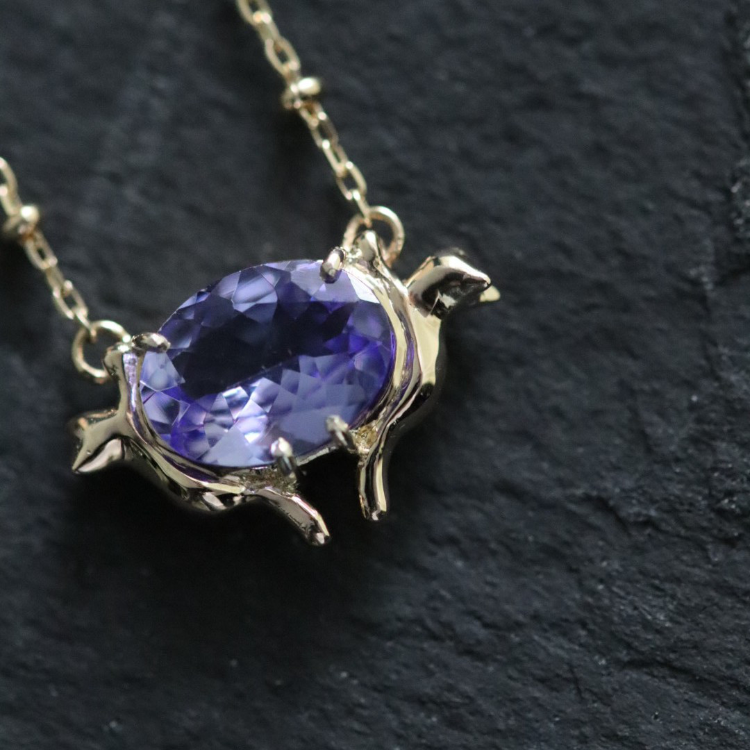 K10 タンザナイトと双子の猫　ゴールドネックレス