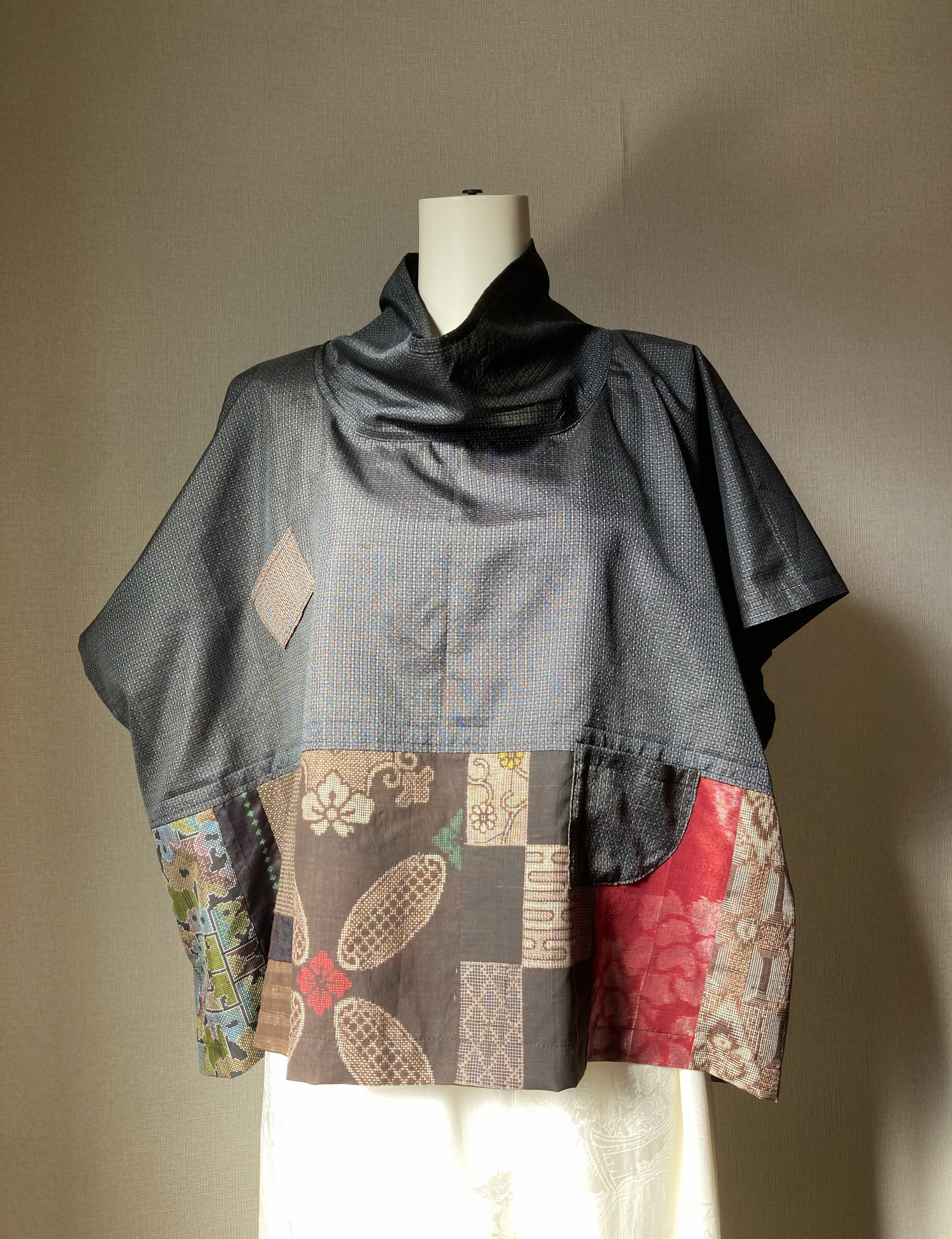 着物リメイク　大島紬　紺色　ブラウス　ベスト　絹