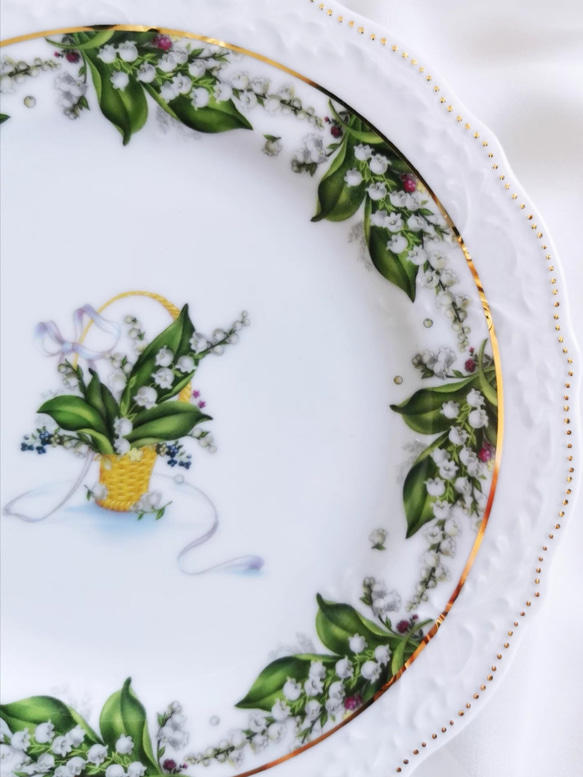 【受注制作】すずらんバスケット ティーセット(カップ＆ソーサー1点、プレート1点)　鈴蘭　スズラン　小花柄　すずらん花籠 3枚目の画像