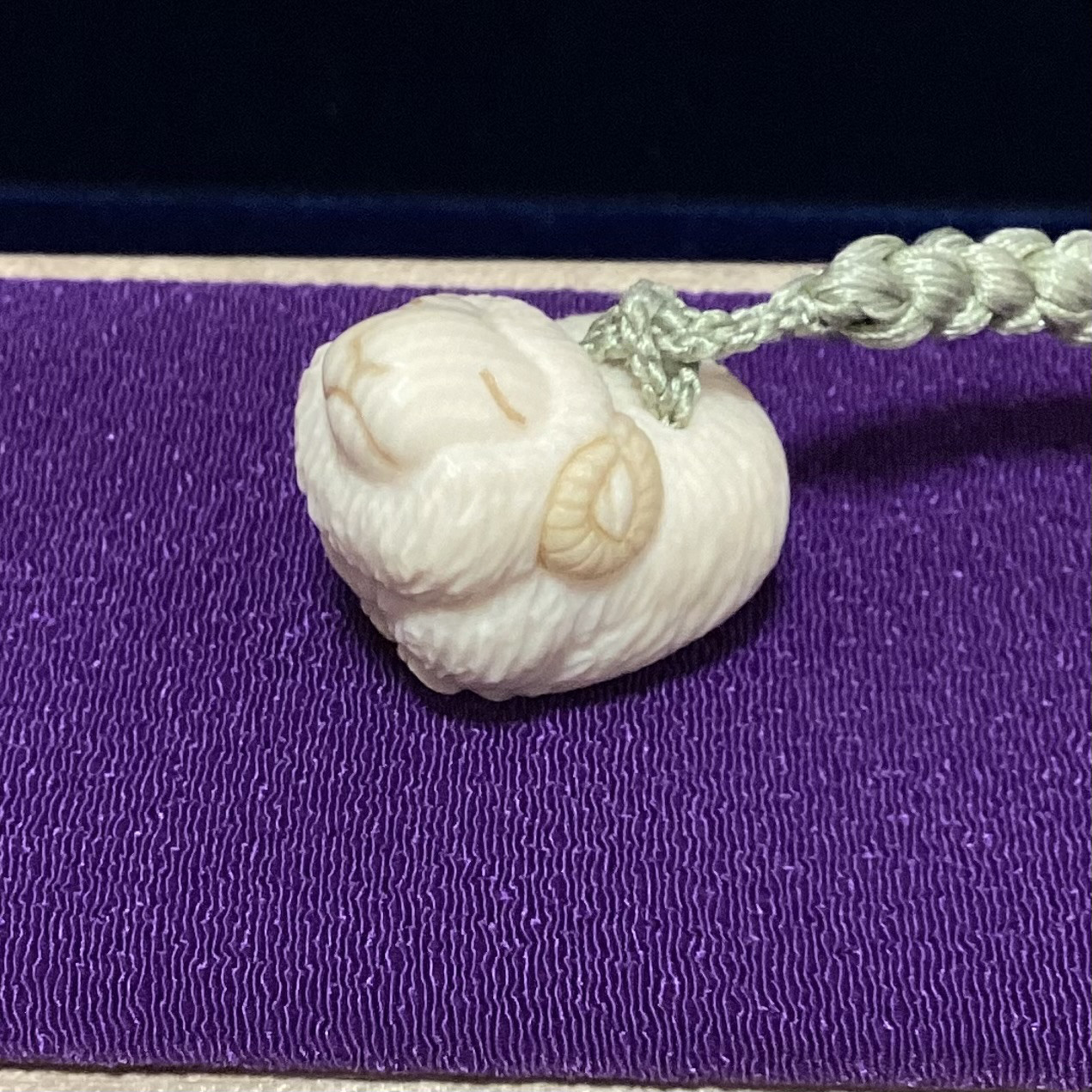 ☆本象牙根付　羊雲　※※Y-61