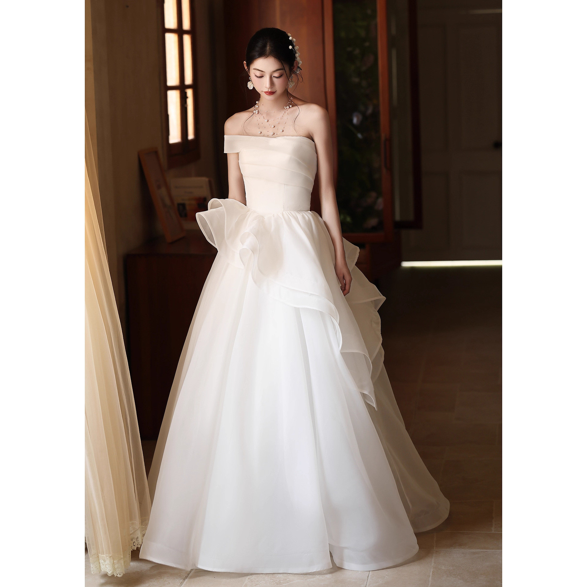 ノースリーブ 白 黒 ウェディングドレス シンプル 結婚式 パーティー 演奏会 二次会 前撮り HL255