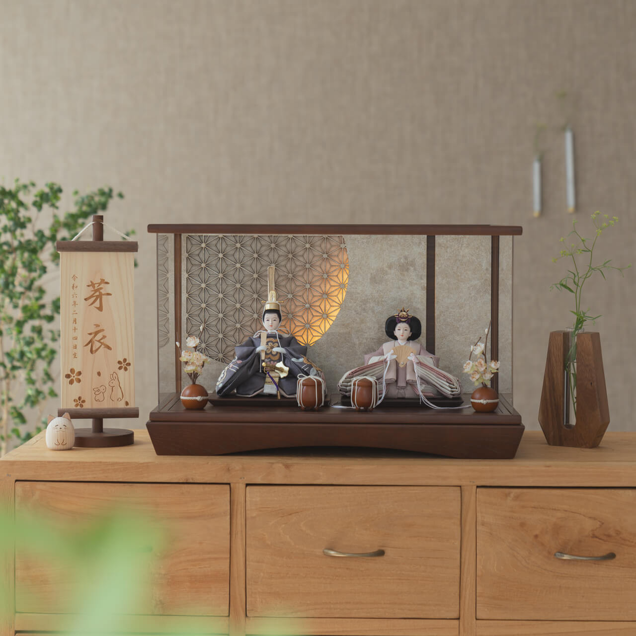 ことのひな人形｜ひかり｜円ケース｜LED円麻の葉銀B（3l-0115）｜コンパクトな雛人形｜ひな祭り｜雛人形