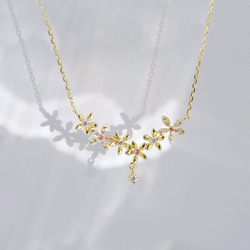 『風に舞う花』 トルマリンとフラワー　ネックレス　ゴールド　sv925 ネコポス送料無料 3枚目の画像