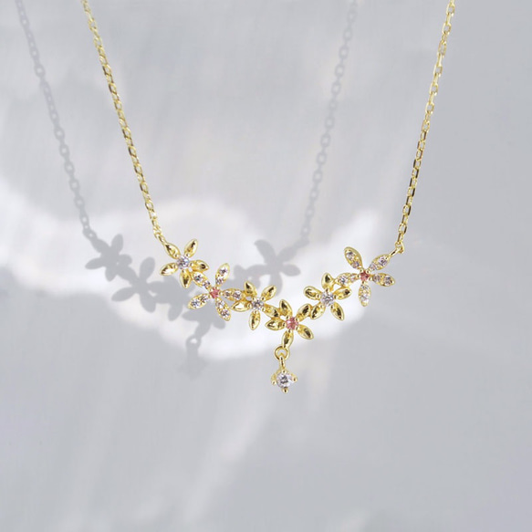 『風に舞う花』 トルマリンとフラワー　ネックレス　ゴールド　sv925 ネコポス送料無料 3枚目の画像