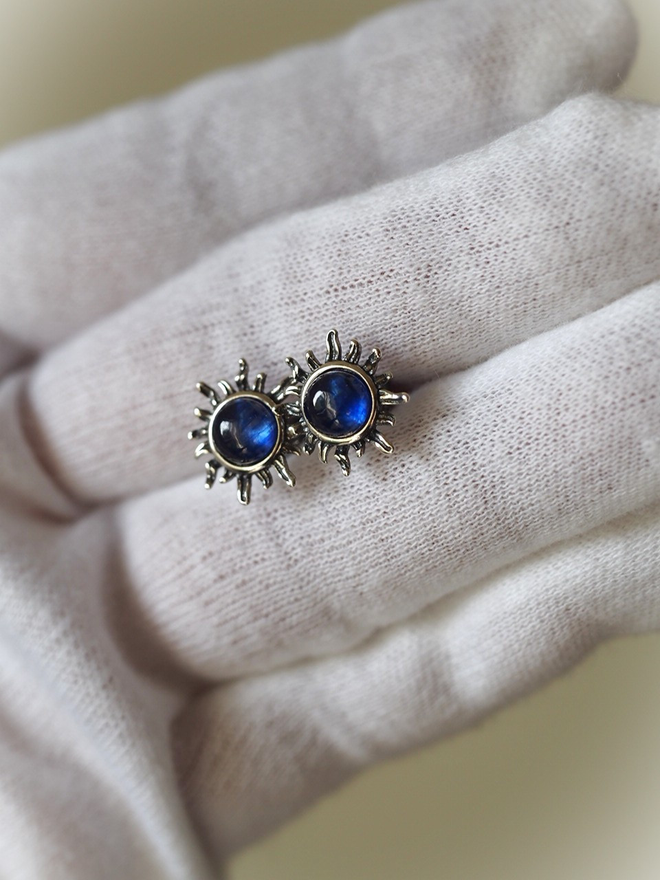 再販　サファイア６　S925アンティークシルバー太陽ピアス