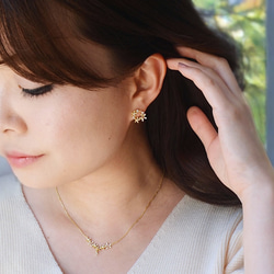 『風に舞う花』 トルマリンとフラワー　ピアス　ゴールド　sv925 ネコポス送料無料 12枚目の画像