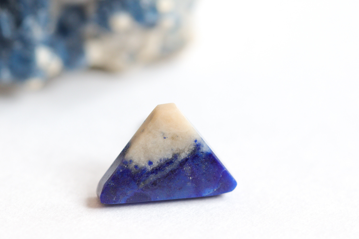 14kgf｜ラピスラズリの小さな富士山｜12月誕生石・一点もの 片耳スタッドピアス