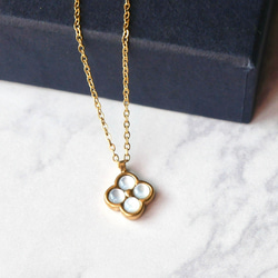 【ホリデーボックス2025】ホワイトシェルの小さなお花ネックレス　サージカルステンレス　シンプル　ギフト クリスマス 6枚目の画像