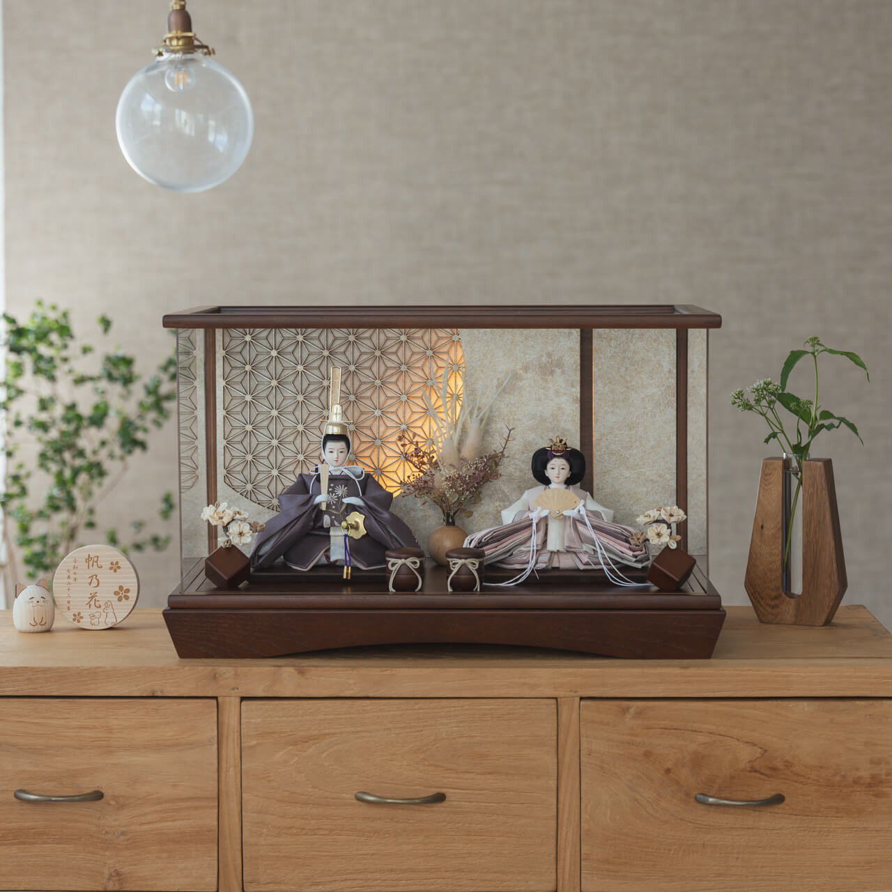 ことのひな人形｜すず｜円ケース｜LED円麻の葉銀B（3b-0115）｜コンパクトな雛人形｜ひな祭り｜雛人形