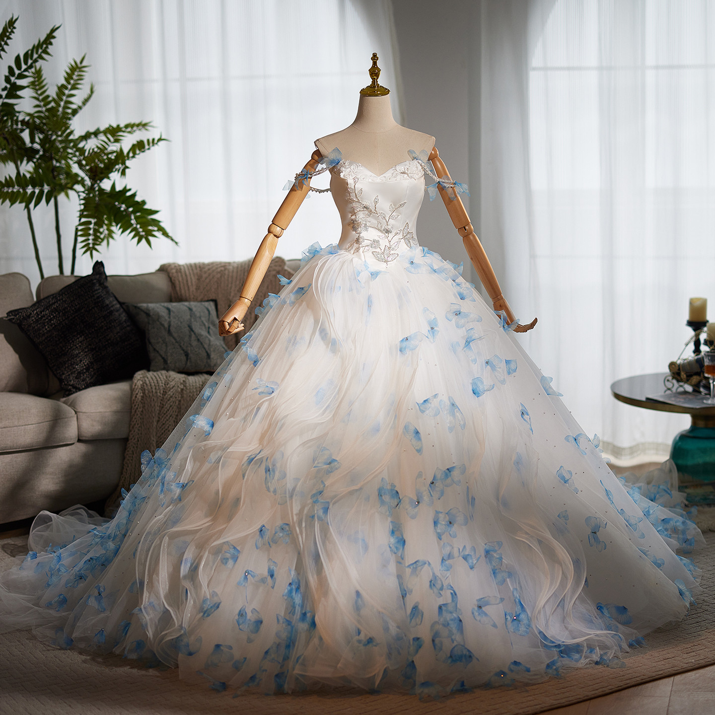 豪華 白 ふわふわ ちょう ウェディングドレス プリンセス パーティー 演奏会 二次会 前撮り 披露宴 09077