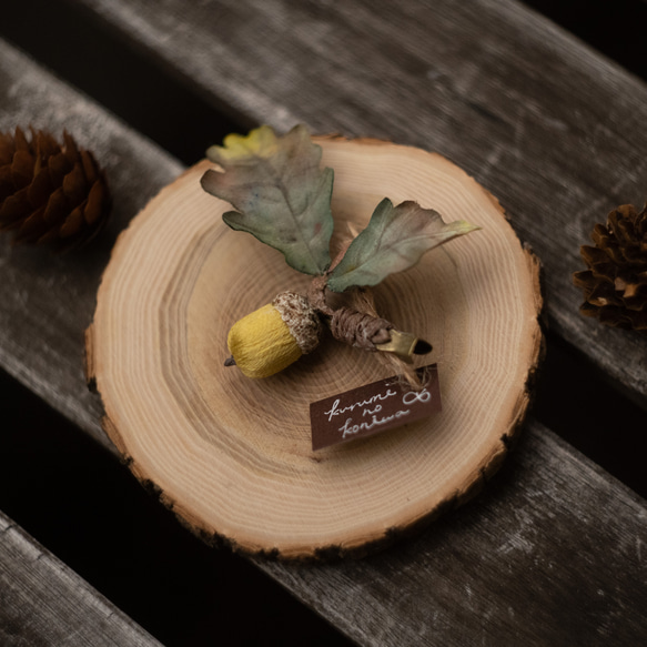 刺繍糸 の どんぐり ブローチ　オーク 　緑色 6枚目の画像