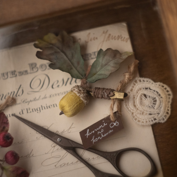 刺繍糸 の どんぐり ブローチ　オーク 　緑色 2枚目の画像