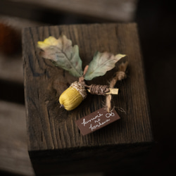 刺繍糸 の どんぐり ブローチ　オーク 　緑色 4枚目の画像