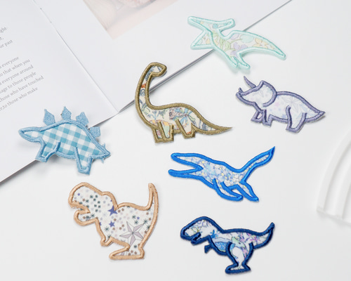 恐竜ワッペン ☆リバティ生地使用 アイロンワッペン ティラノサウルス