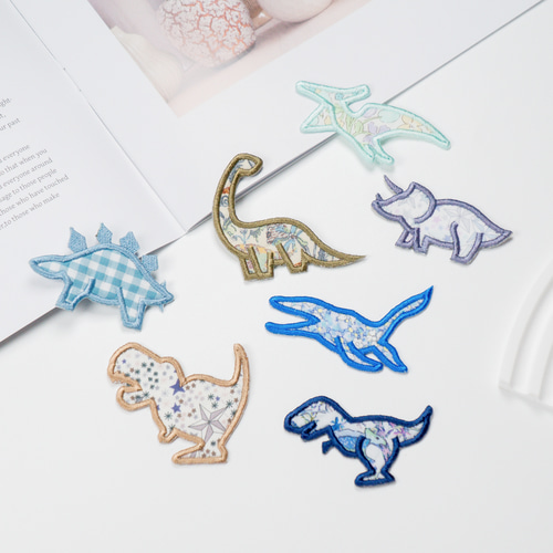 恐竜ワッペン ☆リバティ生地使用 アイロンワッペン ティラノサウルス