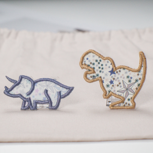 恐竜ワッペン ☆リバティ生地使用 アイロンワッペン ティラノサウルス