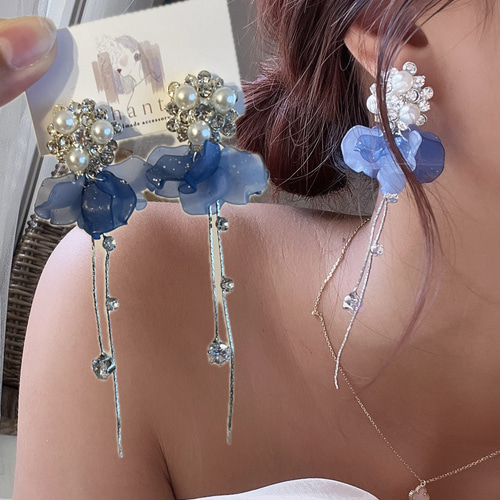 エルサみたいな綺麗なブルーのピアス イヤリング ウェディング