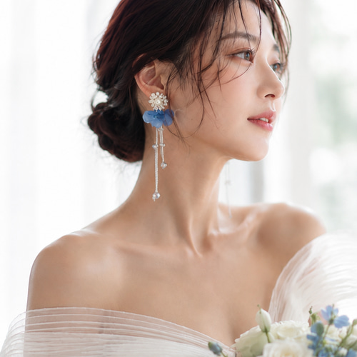 エルサみたいな綺麗なブルーのピアス イヤリング ウェディング
