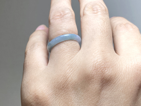 L14-201 氷糯種 超薄ラベンダー・ブルー 10.5号 グアテマラ産 A貨 本翡翠 くりぬき リング 8枚目の画像