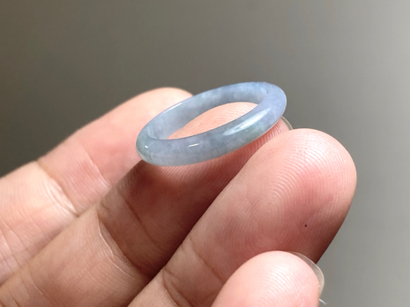 L14-201 氷糯種 超薄ラベンダー・ブルー 10.5号 グアテマラ産 A貨 本翡翠 くりぬき リング 4枚目の画像
