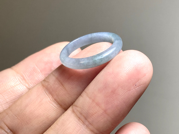 L14-201 氷糯種 超薄ラベンダー・ブルー 10.5号 グアテマラ産 A貨 本翡翠 くりぬき リング 3枚目の画像
