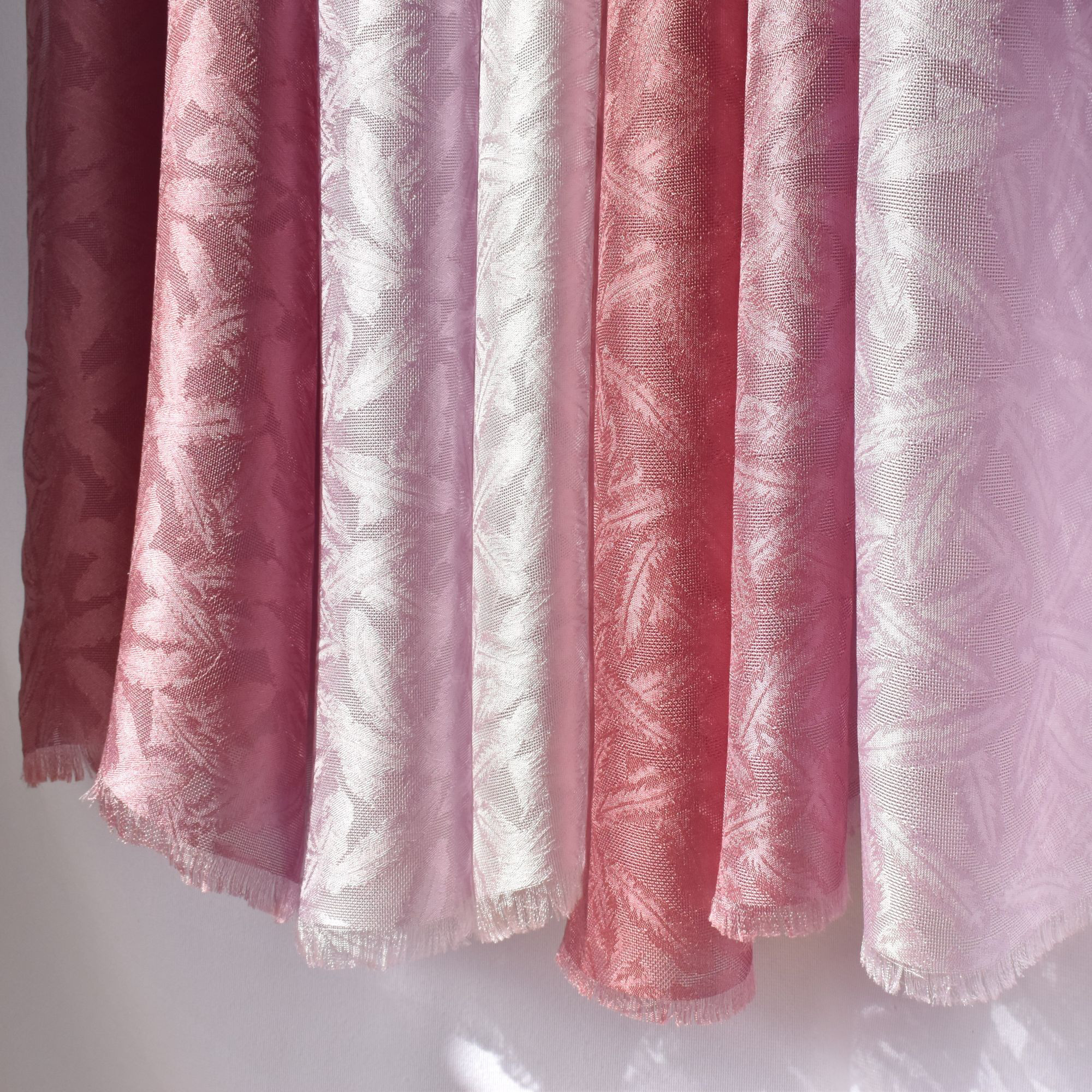 新③「色が変化する麴塵染」ジャガード織シルク大判ショール（１０５×２５０ｃｍ）