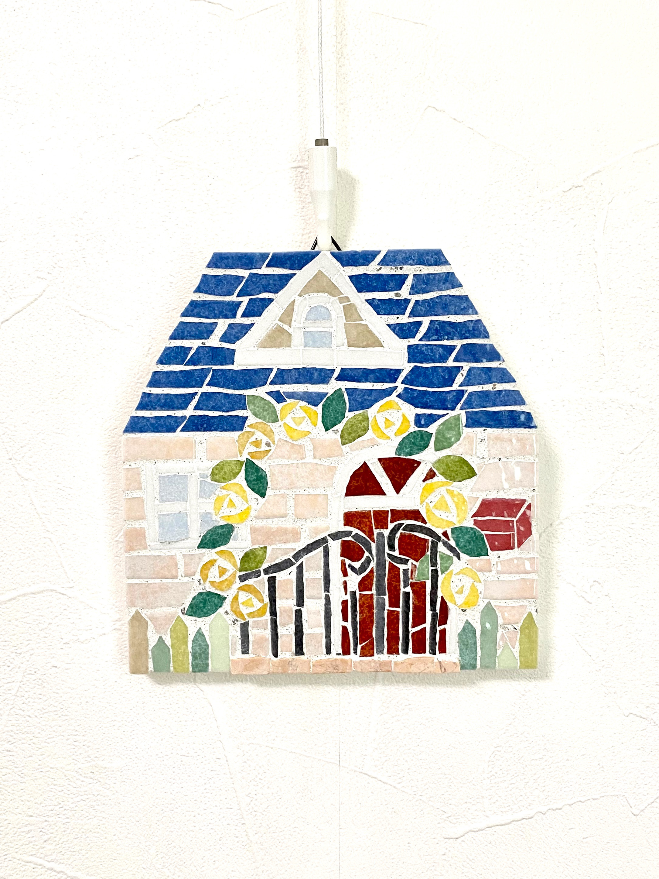 薔薇アーチのあるおうち(モザイクタイルアート)